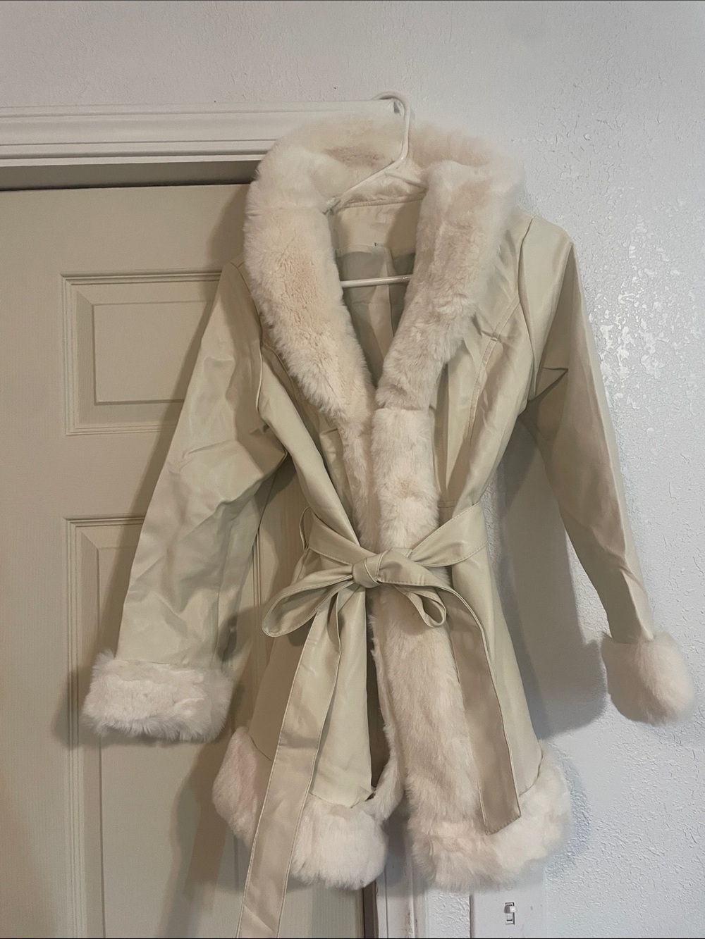 Women's Cream Faux Fur-Trim Belted Trench Coat NWOT